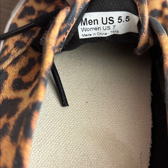 Vans Cheetah Print Sneakers Women’s Size 7 - Picture 6 of 7
